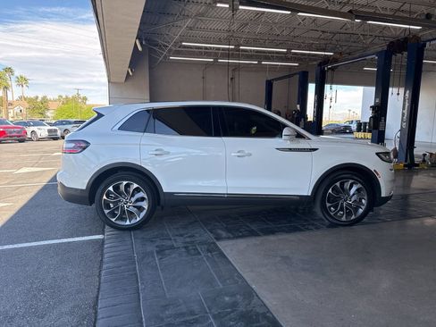 Used 2022 Lincoln Nautilus Reserve w/ Equipment Group 201A image 4