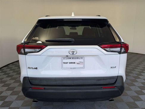 Used 2021 Toyota RAV4 XLE w/ Convenience Package image 7