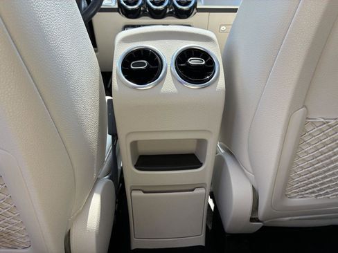 Used 2023 Mercedes-Benz GLB 250 image 16