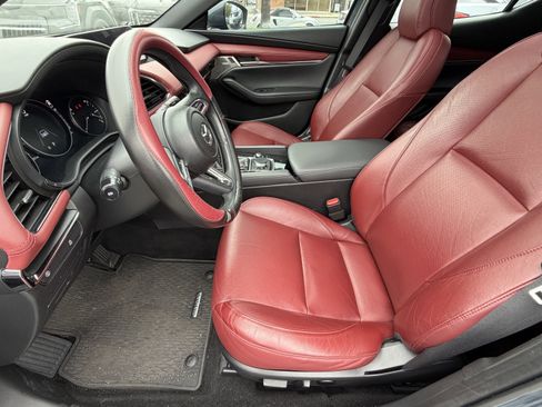 Used 2020 MAZDA MAZDA3 Hatchback w/ Premium Package FWD image 11