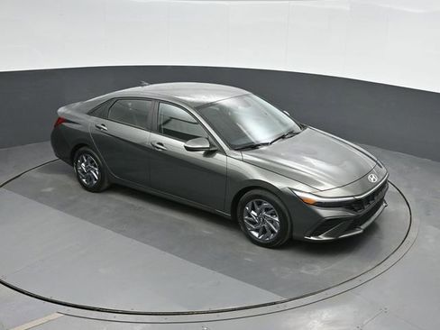 Used 2024 Hyundai Elantra SEL image 32