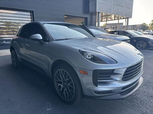 Certified 2020 Porsche Macan image 4