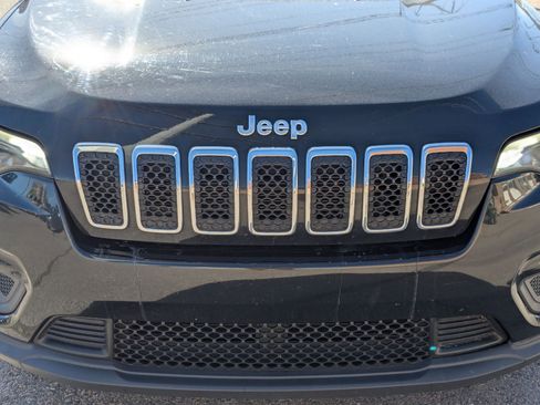 Used 2019 Jeep Cherokee Latitude w/ Popular Appearance Group FWD image 9