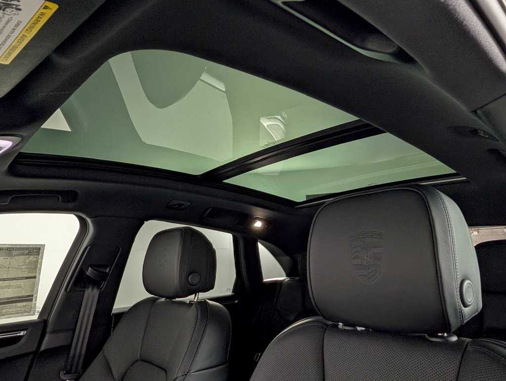 New 2026 Porsche Macan AWD/4WD image 30