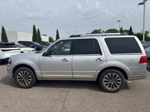 Used 2015 Lincoln Navigator 4WD image 7