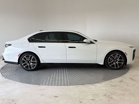 Certified 2024 BMW 760i xDrive AWD/4WD image 8