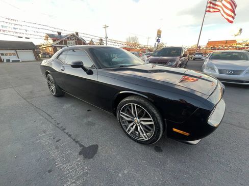 Used 2013 Dodge Challenger SXT image 8