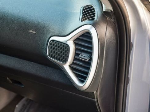 Used 2020 Kia Soul LX image 16