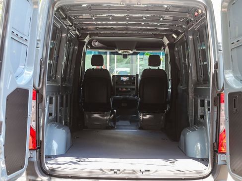 Used 2024 Mercedes-Benz Sprinter 2500 image 25