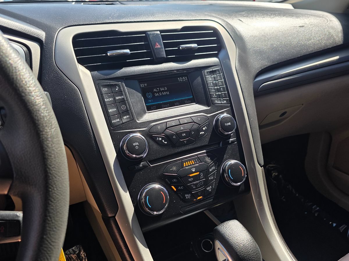 Used 2015 Ford Fusion SE FWD image 34