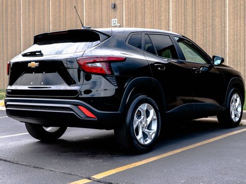 Used 2026 Chevrolet Trax LS w/ LS Convenience Package FWD image 9