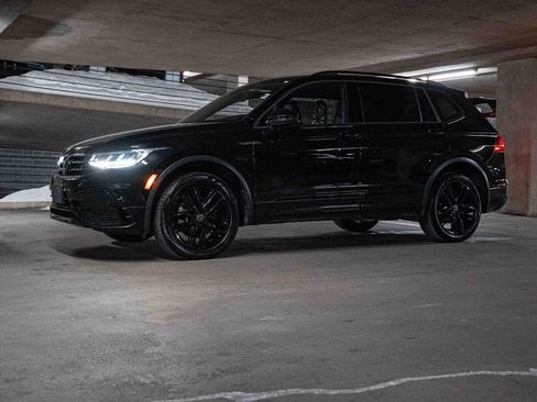 Certified 2022 Volkswagen Tiguan SE R-Line image 3