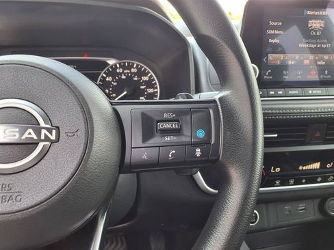 Used 2023 Nissan Rogue SV AWD/4WD image 12