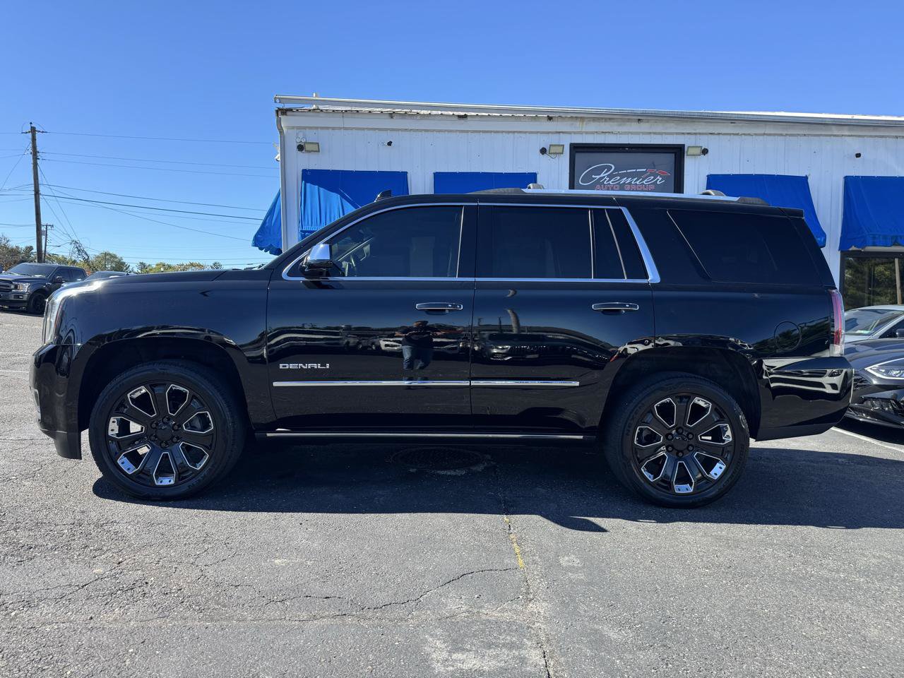 Used 2019 GMC Yukon Denali w/ Denali Ultimate Package AWD/4WD image 8