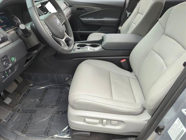 Certified 2025 Honda Passport EX-L image 17