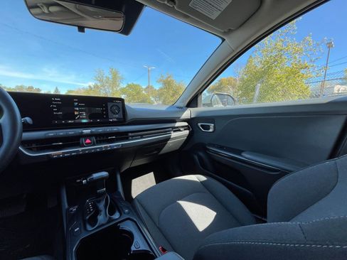 Used 2025 Kia K4 LXS image 34