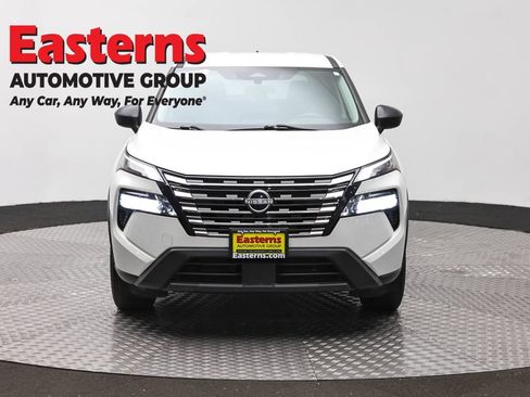 Used 2024 Nissan Rogue S AWD/4WD image 2