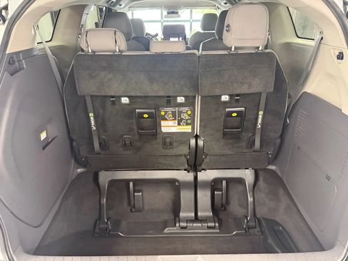 Used 2021 Toyota Sienna LE FWD image 17