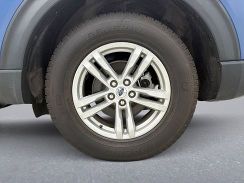 Used 2022 Ford Explorer XLT w/ Equipment Group 202A image 12