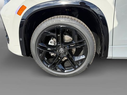 New 2026 Volkswagen Tiguan SE R-Line FWD image 9