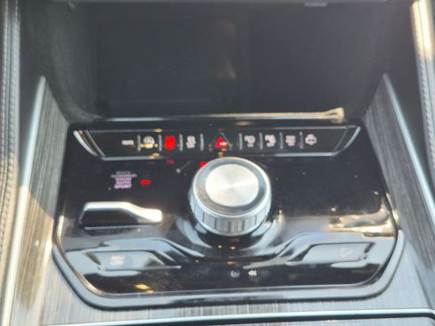 Used 2022 Jeep Wagoneer Series III w/ Premium Group I AWD/4WD image 27