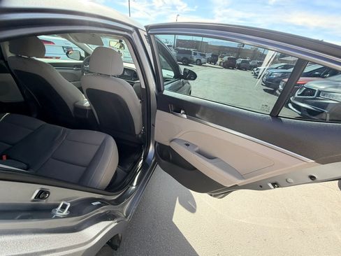 Used 2019 Hyundai Elantra SE w/ Cargo Package image 23
