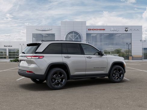 New 2025 Jeep Grand Cherokee Limited w/ Luxury Tech Group II AWD/4WD image 4