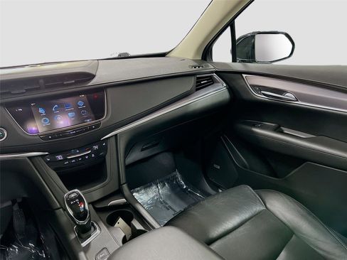 Used 2017 Cadillac XT5 Luxury image 33