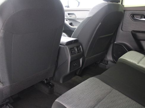 Used 2023 Nissan Rogue SV FWD image 18