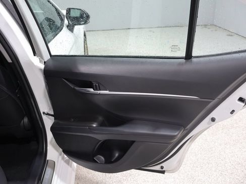 Used 2023 Toyota Camry SE FWD image 21