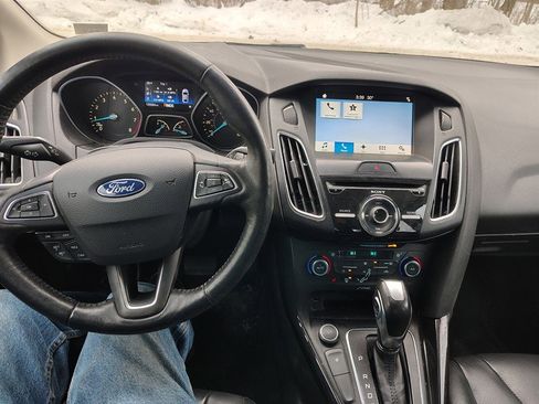 Used 2017 Ford Focus Titanium image 6
