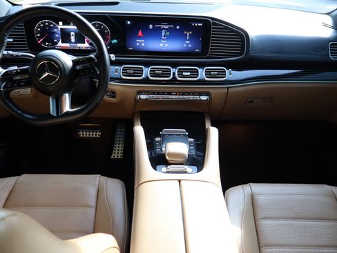 Used 2025 Mercedes-Benz GLS 580 4MATIC image 28