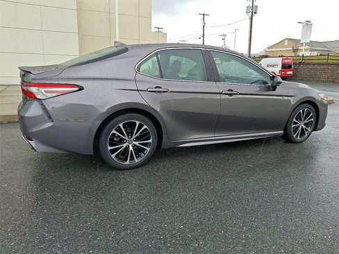 Used 2019 Toyota Camry SE image 11