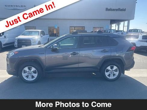 Used 2021 Toyota RAV4 XLE AWD/4WD image 2