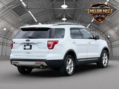 Used 2016 Ford Explorer XLT AWD/4WD image 9