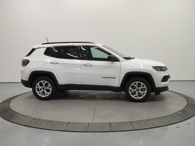 Used 2025 Jeep Compass Latitude AWD/4WD image 9
