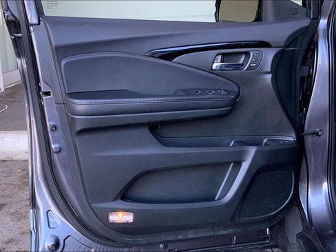 Used 2020 Honda Pilot Touring image 21