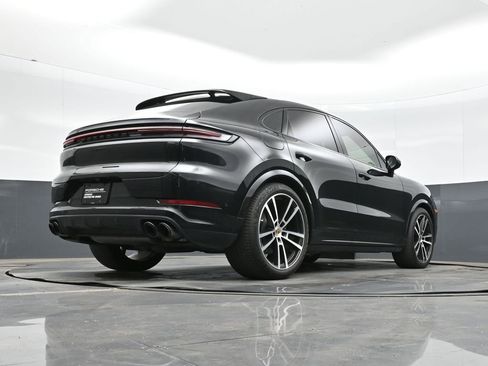 Certified 2024 Porsche Cayenne Coupe AWD/4WD image 37