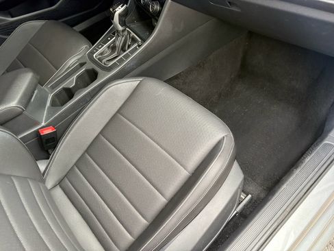 Used 2024 Volkswagen Jetta SE FWD image 26