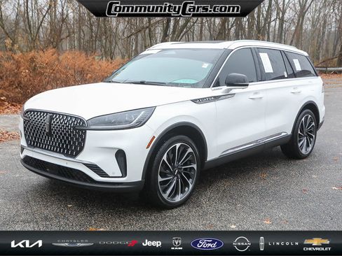 Certified 2025 Lincoln Aviator Reserve w/ Equipment Group 201A image 2