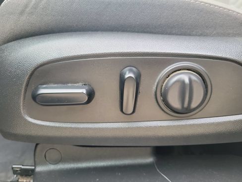Used 2020 Chevrolet Equinox LS w/ LS Convenience Package FWD image 16
