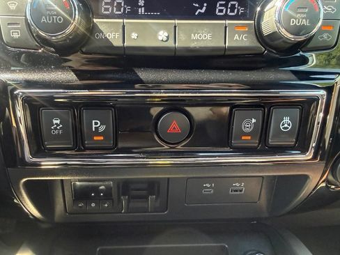 Used 2024 Nissan Titan Platinum Reserve w/ Moonroof Package RWD image 26