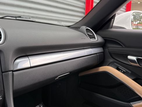 Used 2019 Porsche 718 Boxster RWD image 22