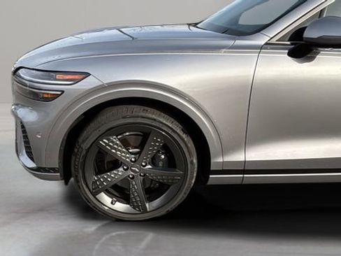 Used 2024 Genesis GV70 3.5T Sport w/ Sport Prestige Package image 30