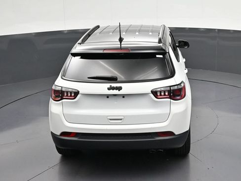 Used 2022 Jeep Compass Latitude FWD image 20