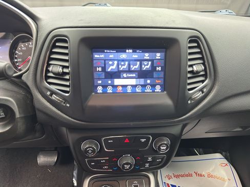 Used 2018 Jeep Compass Latitude w/ Popular Equipment Group AWD/4WD image 12