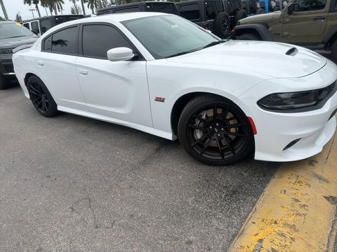 Used 2022 Dodge Charger Scat Pack w/ Dynamics Package image 2