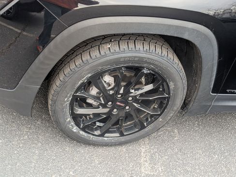 Used 2023 GMC Terrain SLT w/ Infotainment Package II image 12