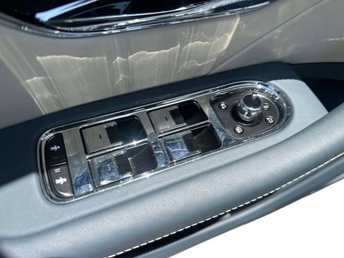 Used 2024 Bentley Flying Spur V8 AWD/4WD image 26