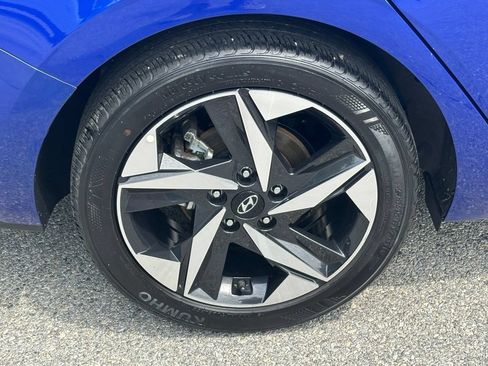 Certified 2023 Hyundai Elantra SEL w/ Convenience Package FWD image 9